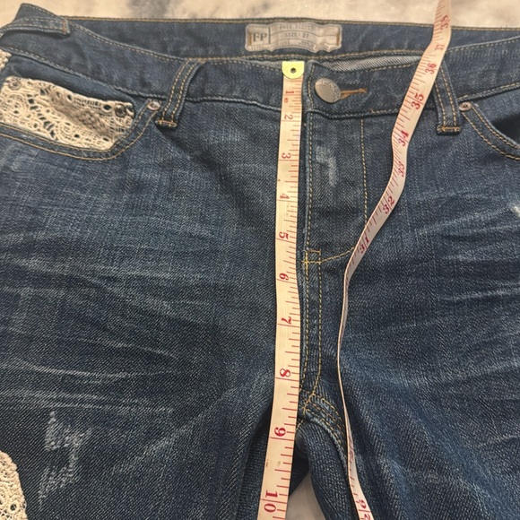 Free People Patch Crochet Lace Jeans size 27 - Picture 15 of 16